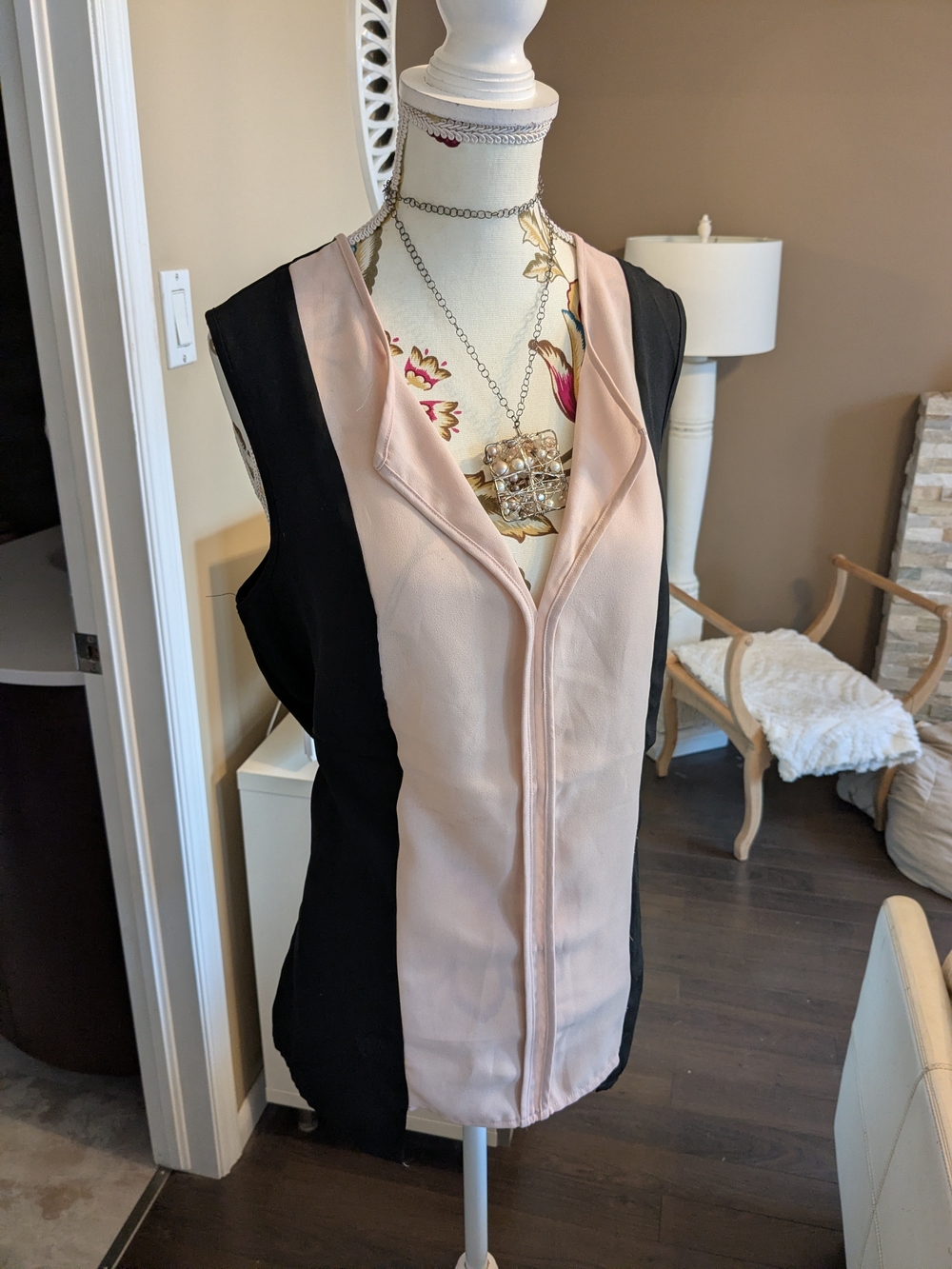 Blush & Black Sleeveless Zip-Front Shell